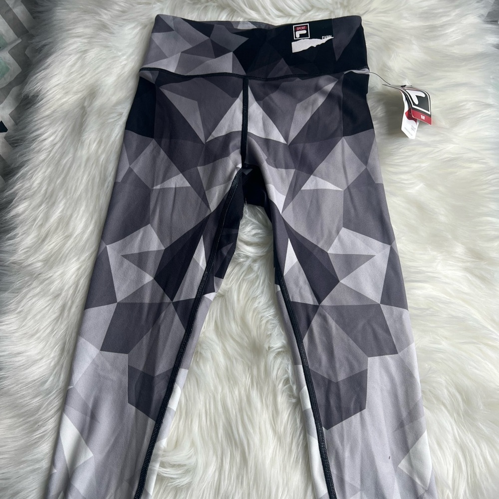 NWT Fila Grey and Black Toned Geometric Capri Leggings Size XS